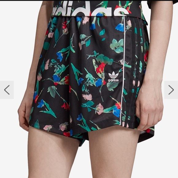 ✨bnwt Adidas Multicolor Womens Short✨ - Picture 2 of 6